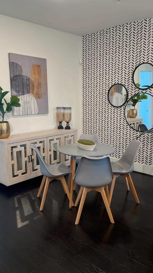 Modern Urban Oasis With Private Parking In Downtown Daire Houston